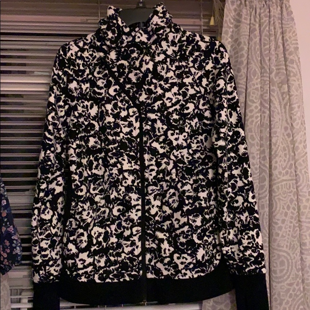 EUC Lululemon sweatshirt jacket